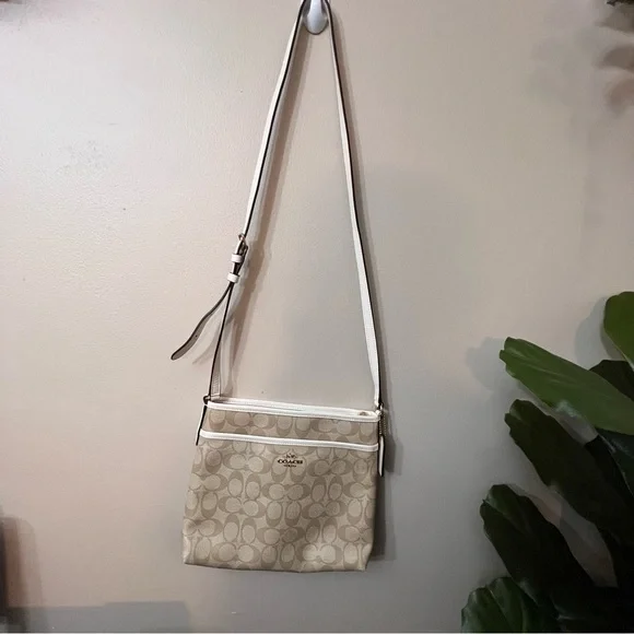 CoachCross Body Bag)F29210 Light Khaki X Chalk Signature Shoulder.NWOT - Picture 4 of 12